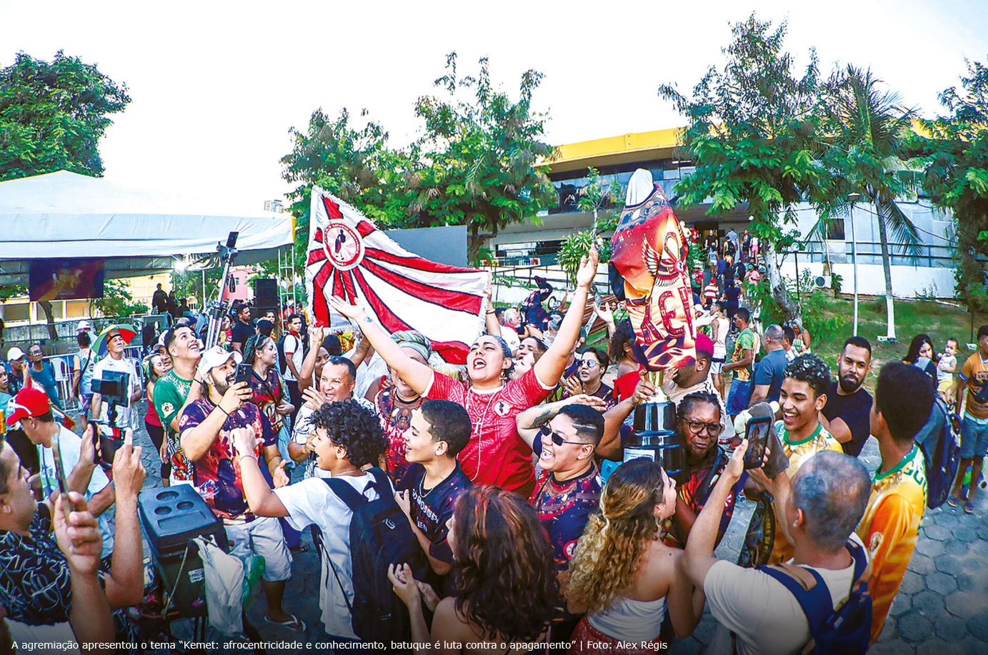 Acadêmicos de Morro, do bairro de Mãe Luíza